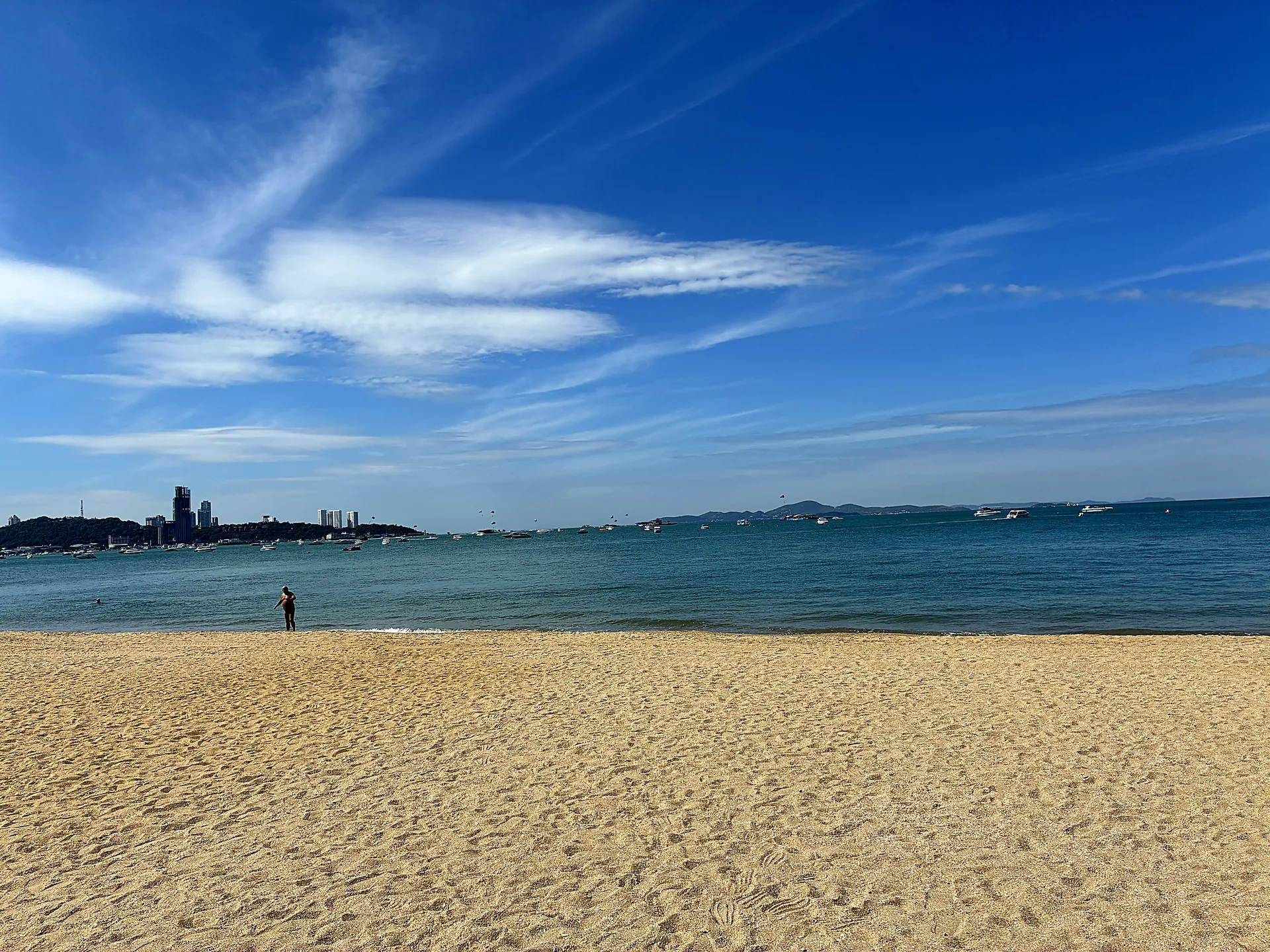 Pattaya Beach two minutes from the hotel